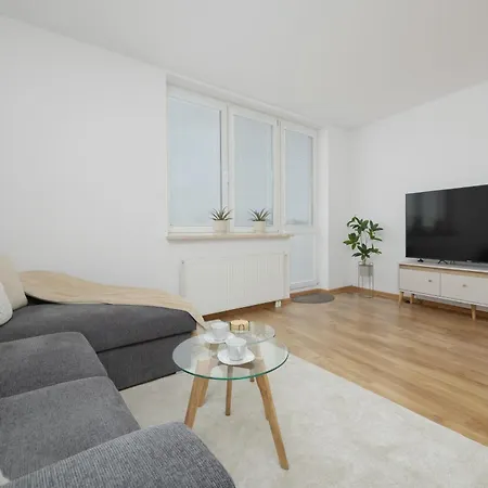 Modern And Bright With Parking Perfect For Remote Working By Renters Warszawa