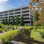 Modern And Bright With Parking Perfect For Remote Working By Renters