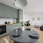 Modern And Bright With Parking Perfect For Remote Working By Renters Lägenhet