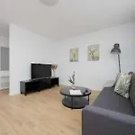 Modern And Bright With Parking Perfect For Remote Working By Renters Warszawa