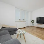 Modern And Bright With Parking Perfect For Remote Working By Renters Warszawa