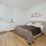 Modern And Bright With Parking Perfect For Remote Working By Renters Lägenhet Warszawa