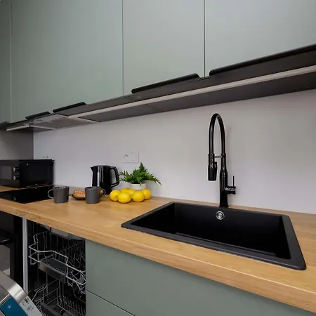 Modern And Bright With Parking Perfect For Remote Working By Renters Daire Varşova