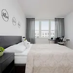 Modern And Bright With Parking Perfect For Remote Working By Renters * Varsavia