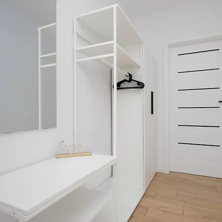 Modern And Bright With Parking Perfect For Remote Working By Renters Apartament *