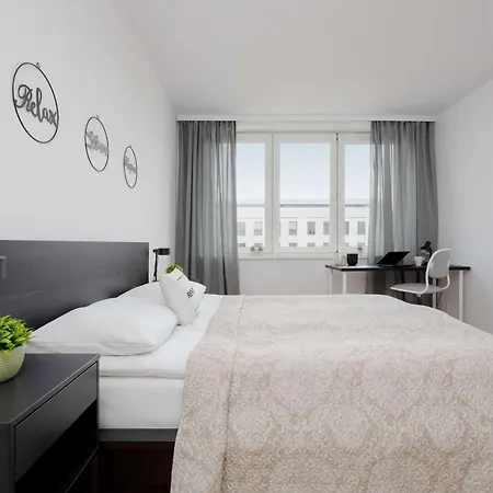Modern And Bright With Parking Perfect For Remote Working By Renters * 华沙