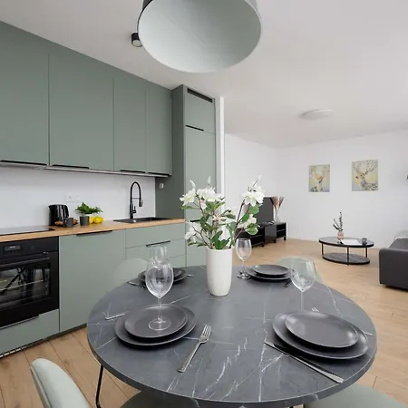 Modern And Bright With Parking Perfect For Remote Working By Renters 公寓