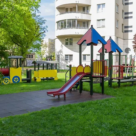 Modern And Bright With Parking Perfect For Remote Working By Renters Warschau