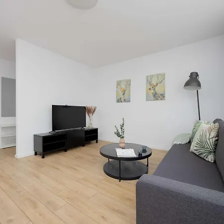 Modern And Bright With Parking Perfect For Remote Working By Renters Warschau