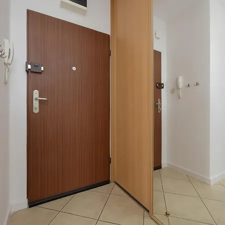 Modern And Bright With Parking Perfect For Remote Working By Renters