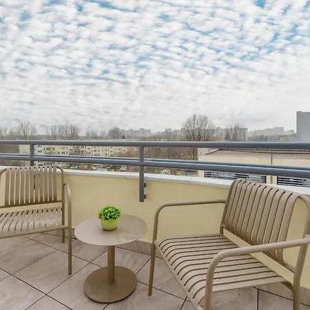 Modern And Bright With Parking Perfect For Remote Working By Renters Warszawa