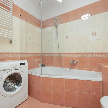 Modern And Bright With Parking Perfect For Remote Working By Renters ורשה