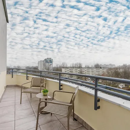 Modern And Bright With Parking Perfect For Remote Working By Renters Appartement