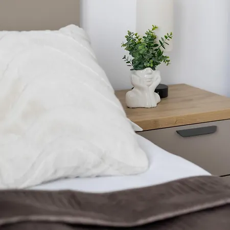 Modern And Bright With Parking Perfect For Remote Working By Renters Warschau