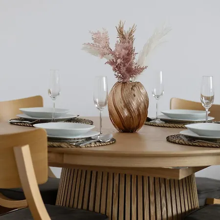 Modern And Bright With Parking Perfect For Remote Working By Renters *