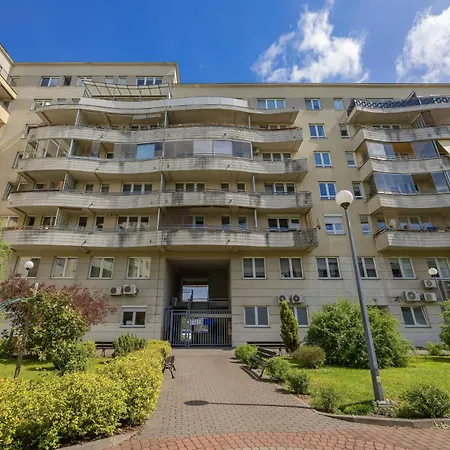 Modern And Bright With Parking Perfect For Remote Working By Renters ורשה