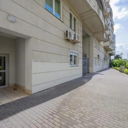 Modern And Bright With Parking Perfect For Remote Working By Renters דירה