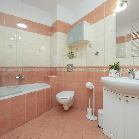 Modern And Bright With Parking Perfect For Remote Working By Renters