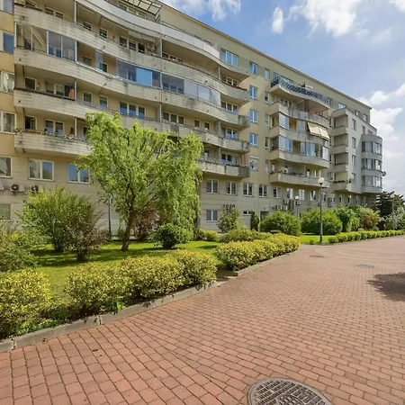 Modern And Bright With Parking Perfect For Remote Working By Renters Apartment Warschau