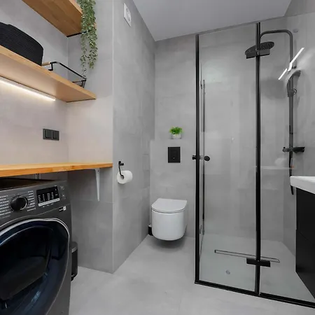 Modern And Bright With Parking Perfect For Remote Working By Renters * Varšava