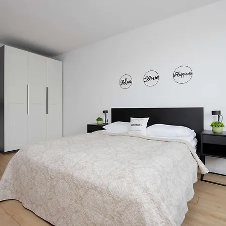 Apartment Modern And Bright With Parking Perfect For Remote Working By Renters